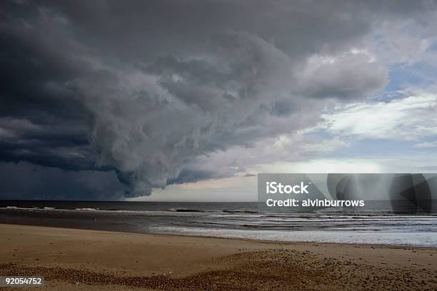 Nuvens De Tempestade Sobre O Mar Do Norte - Fotografias de stock e mais imagens de Furacão - Furacão, Praia, Chuva