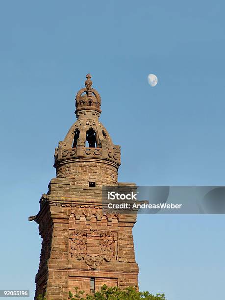 Kyffhäuserdenkmal В Тюрингия — стоковые фотографии и другие картинки Башня - Башня, Без людей, Вертикальный