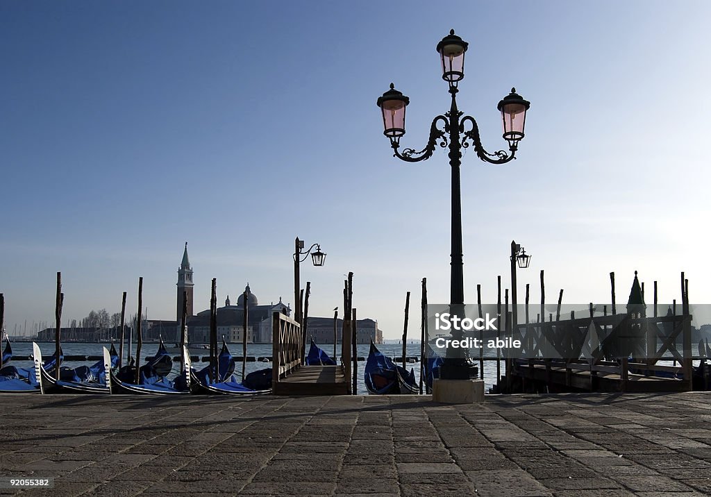 Лодка в Венеции - Стоковые фото Базилика роялти-фри