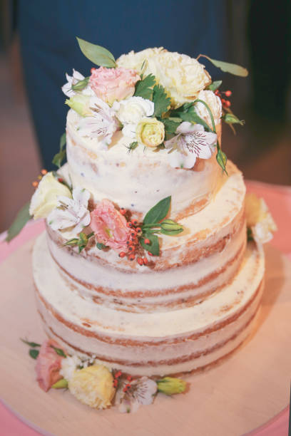 istock Beautiful wedding cake with cream and flowers 920572362