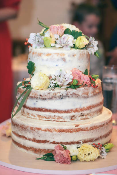 istock Beautiful wedding cake with cream and flowers 920576342