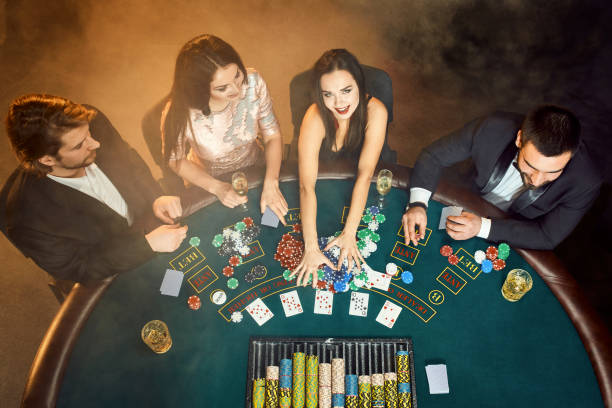 poker players sitting around a table at a casino. top view - smiling casino human hand beautiful imagens e fotografias de stock