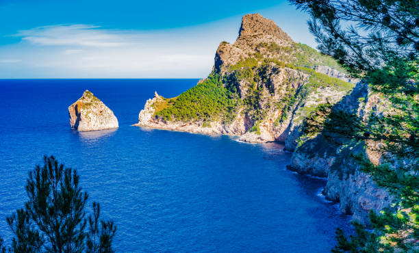 cap formentor, islas de acantilados costa rocosa, mallorca, baleares - headland fotografías e imágenes de stock