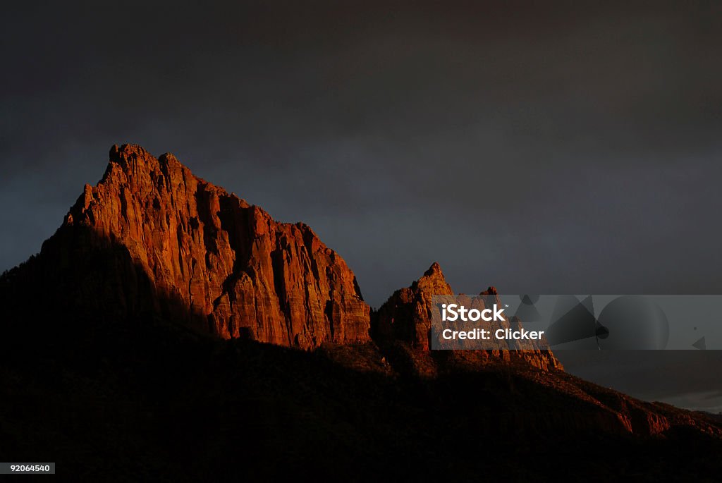 Национальный парк Зайон-Горы закат - Стоковые фото Без людей роялти-фри