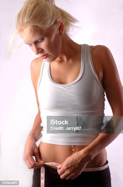 Photo libre de droit de Mesure De Remise En Forme banque d'images et plus d'images libres de droit de Adulte - Adulte, Cheveux blonds, Exercice physique