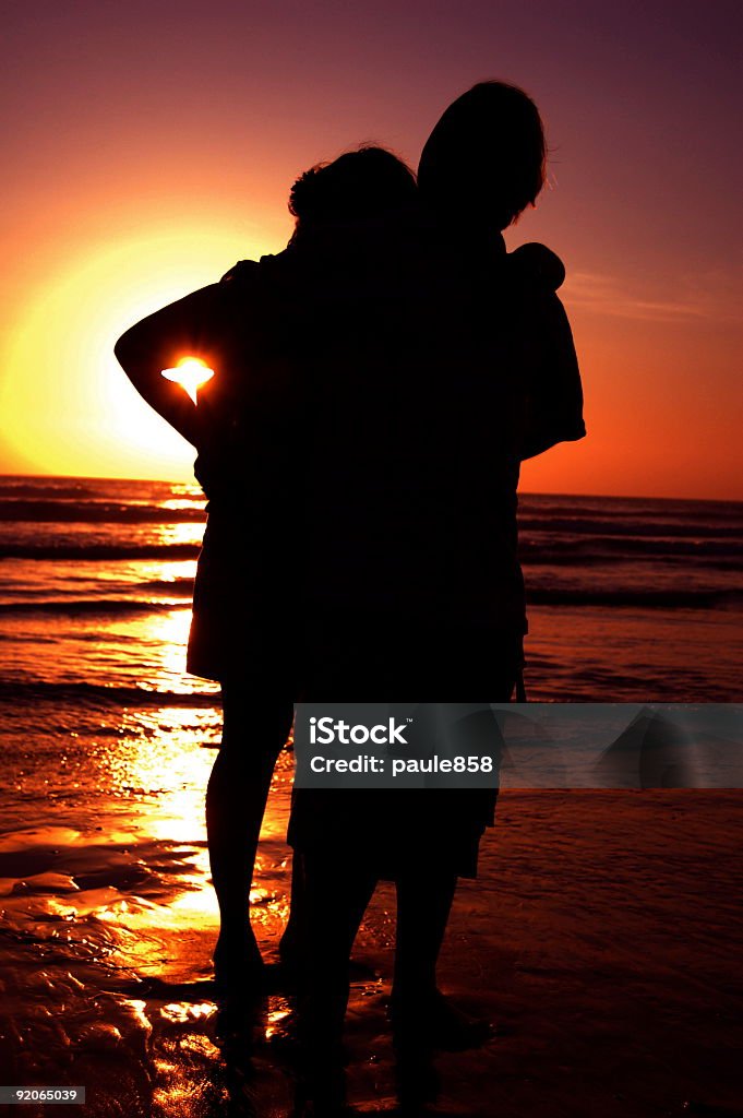 Atardecer de amor - Foto de stock de Abrazar libre de derechos