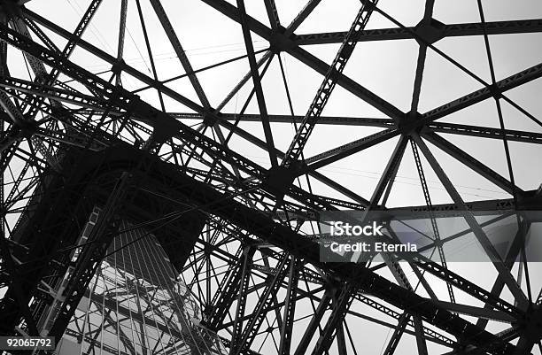Underbelly Da Torre De Tóquio - Fotografias de stock e mais imagens de Ao Ar Livre - Ao Ar Livre, Armação de Construção, Capitais internacionais
