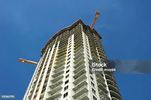 Foto de Condo De Construção e mais fotos de stock de Alto - Descrição Geral - Alto - Descrição Geral, Apartamento, Arquitetura