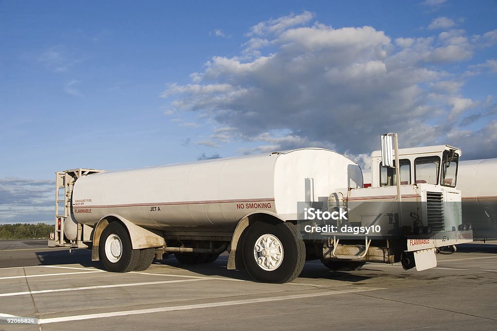 Blanco combustible camión - Foto de stock de Color - Tipo de imagen libre de derechos