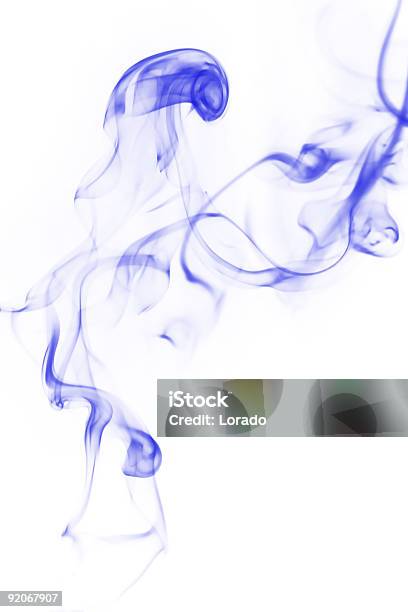 Fumo Azul - Fotografias de stock e mais imagens de Abstrato - Abstrato, Azul, Branco
