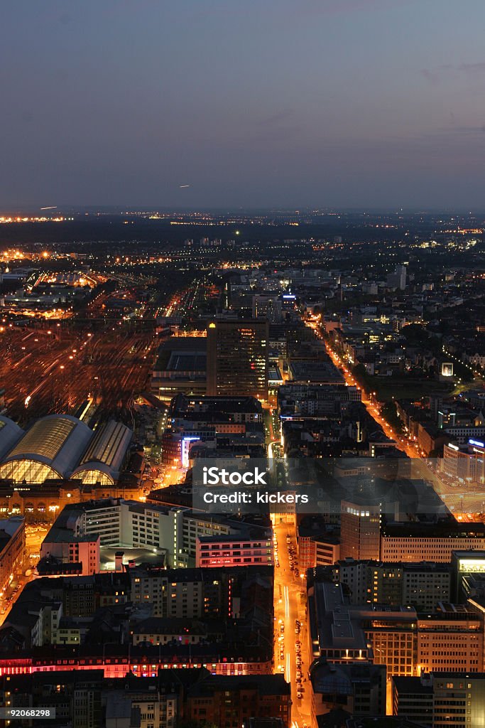 Grande città-vita notturna dall'alto - Foto stock royalty-free di A mezz'aria