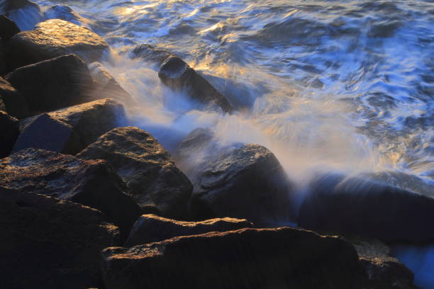 istock Blurred sea wave crashing over rocks 920684428