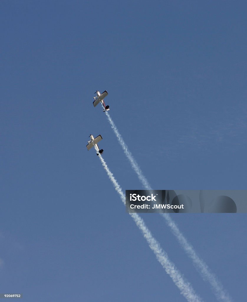 Dois acrobático aeronaves em Espetáculo Aéreo - Royalty-free Casal Foto de stock