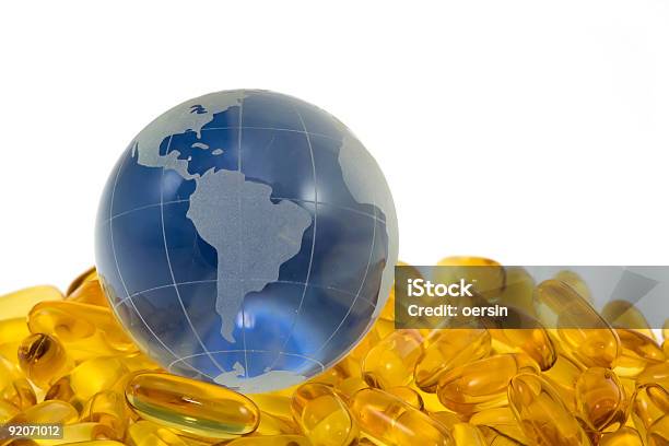 Foto de Omega 3 Para Mundo e mais fotos de stock de Amarelo - Amarelo, Cor Preta, Cápsula