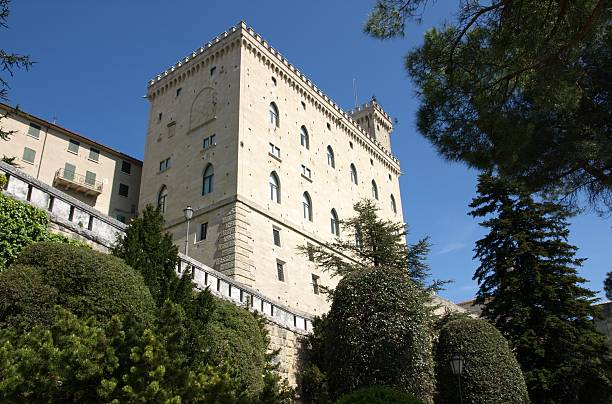 сан-марино - palazzo pubblico стоковые фото и изображения