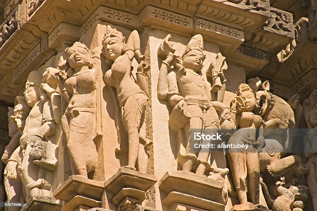 카주라호 인도: Erotic 조각상 at 힌두교식 관자놀이 사이트 - 로열티 프리 0명 스톡 사진