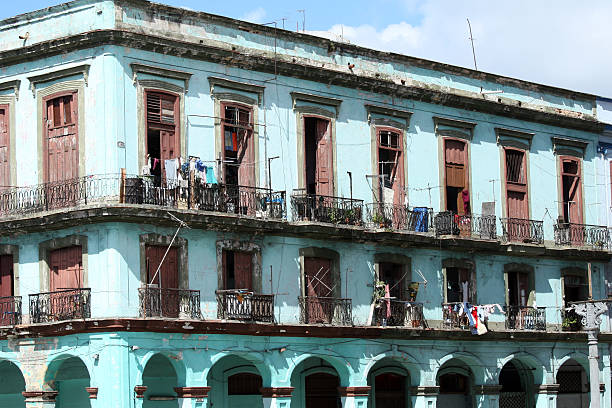 istock ruined houses in Habana 92074436