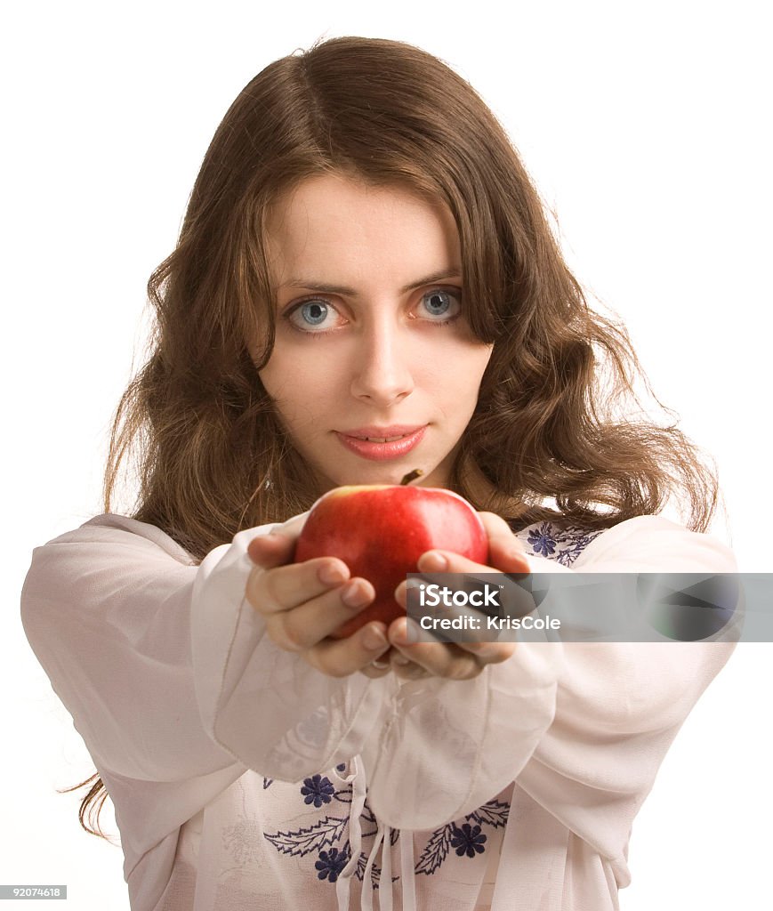 La fille avec une pomme rouge - Photo de Adulte libre de droits