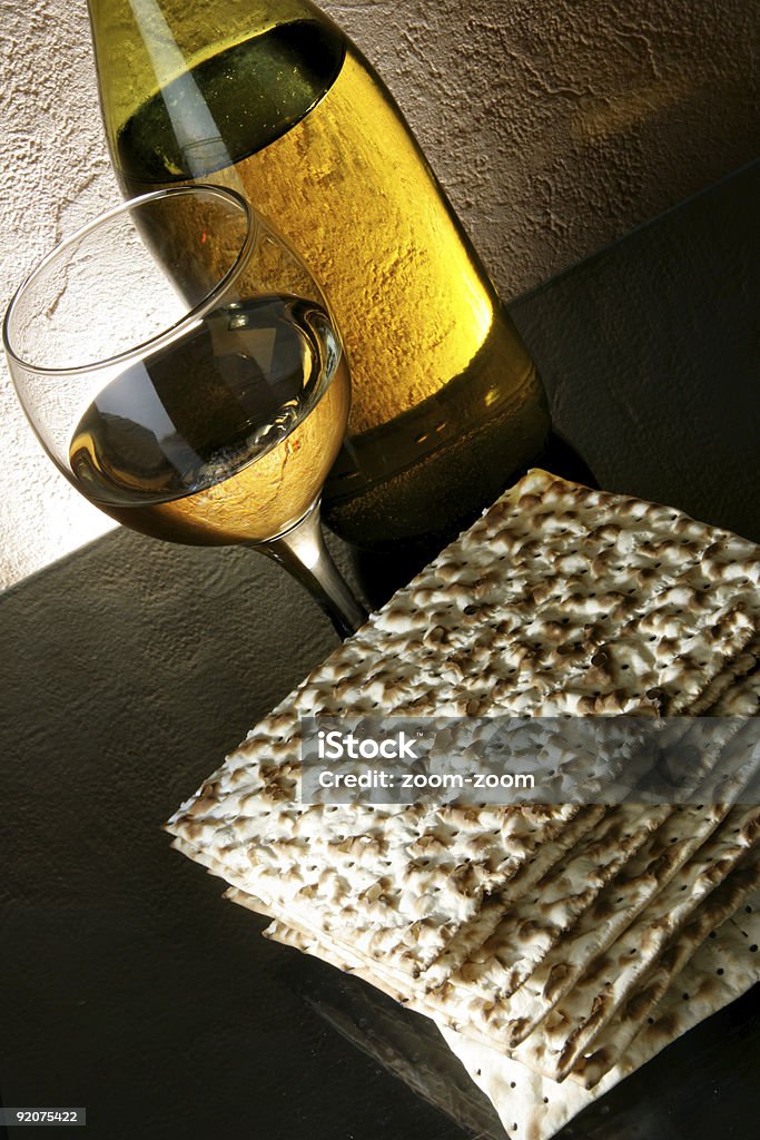 Vino e matzoh - Foto stock royalty-free di Alchol