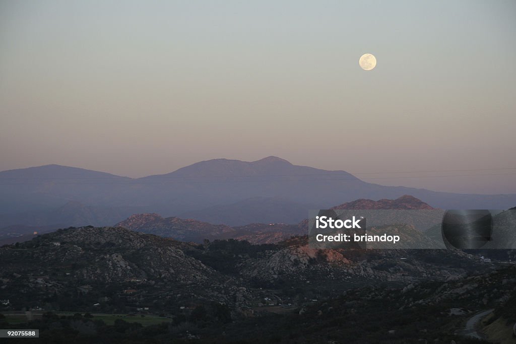 Surgir da lua sobre Cuyamaca montanhas - Foto de stock de Crescimento royalty-free