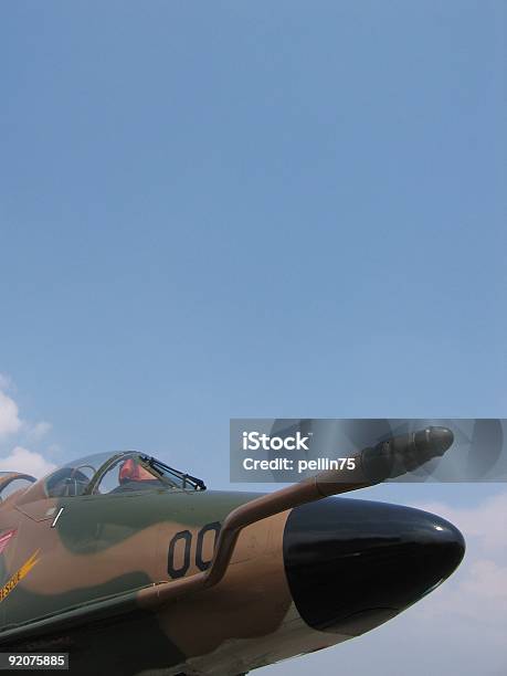 항공기 앞쪽 스카이호크 공격성에 대한 스톡 사진 및 기타 이미지 - 공격성, 공예, 괴롭힘