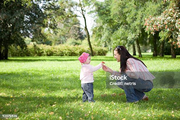 Mutter Und Tochter Stockfoto und mehr Bilder von Alleinerzieherin - Alleinerzieherin, Attraktive Frau, Baby