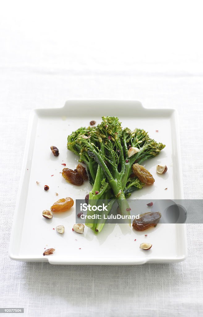 Gedämpfte Wildbrokkoli mit Rosinen - Lizenzfrei Farbbild Stock-Foto