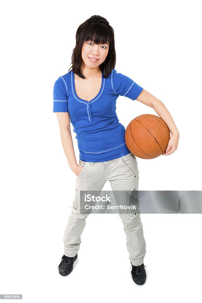 Азиатская женщина с Баскетбольный мяч - Стоковые фото Активный образ жизни роялти-фри