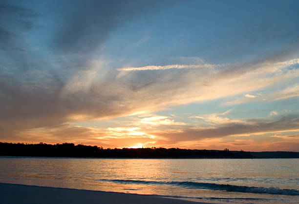 baie de jervis au coucher du soleil - jervis inlet photos et images de collection