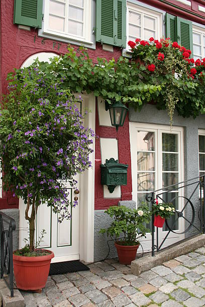 istock entrance of a house 92078251