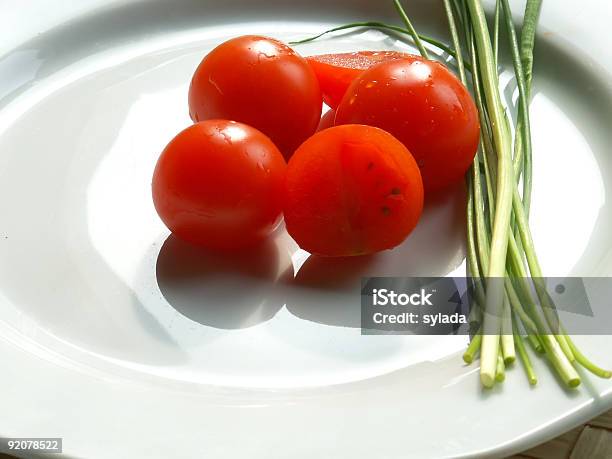 Cereja Tomatos - Fotografias de stock e mais imagens de Alimentação Saudável - Alimentação Saudável, Azul, Cebola