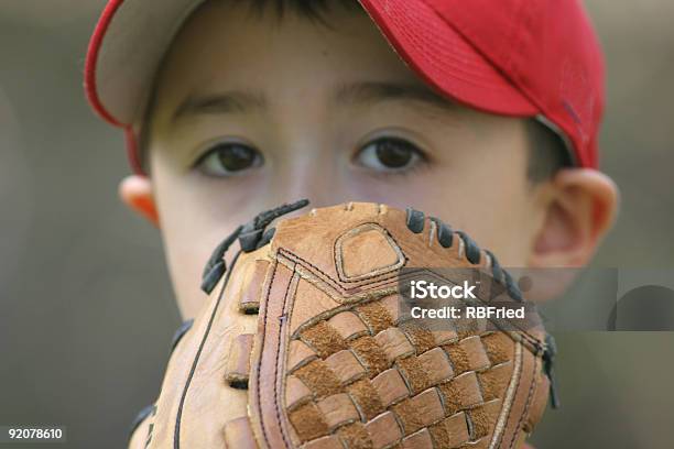 Young Lanzador Foto de stock y más banco de imágenes de Béisbol - Béisbol, Niño, Pelota de béisbol