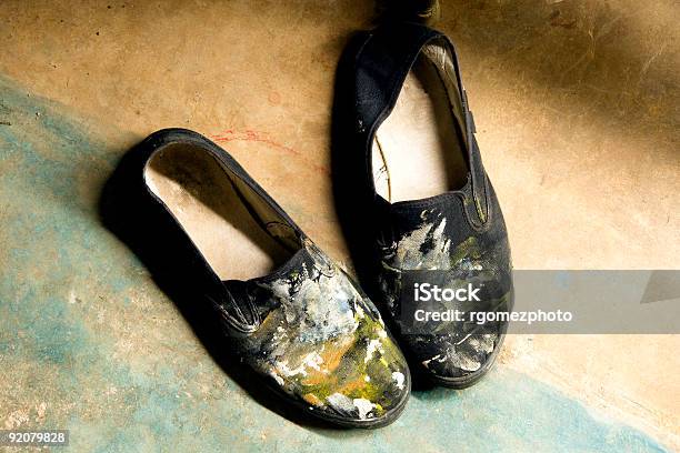 Sapatos De Cor - Fotografias de stock e mais imagens de Sapato - Sapato, Tinta - Equipamento de Arte e Artesanato, Culturas