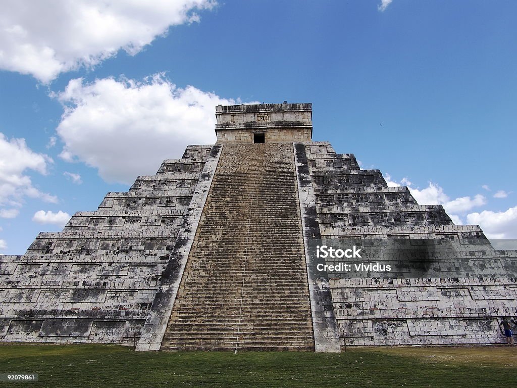 Las pirámides Mayas en Chichen itzá - Foto de stock de Color - Tipo de imagen libre de derechos