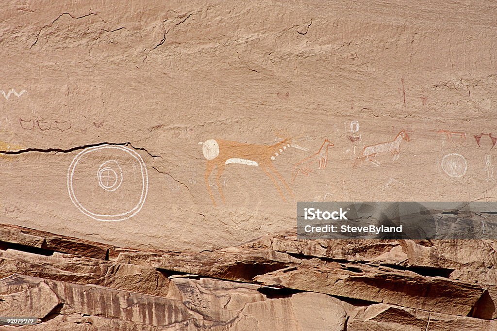 Starożytny Anasazi i Navajo Pictographs - Zbiór zdjęć royalty-free (Ameryka)