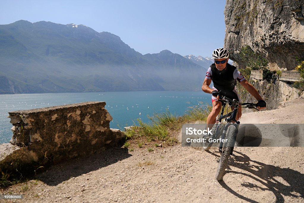 Controladores de mountainbike en que freno - Foto de stock de Andar en bicicleta libre de derechos