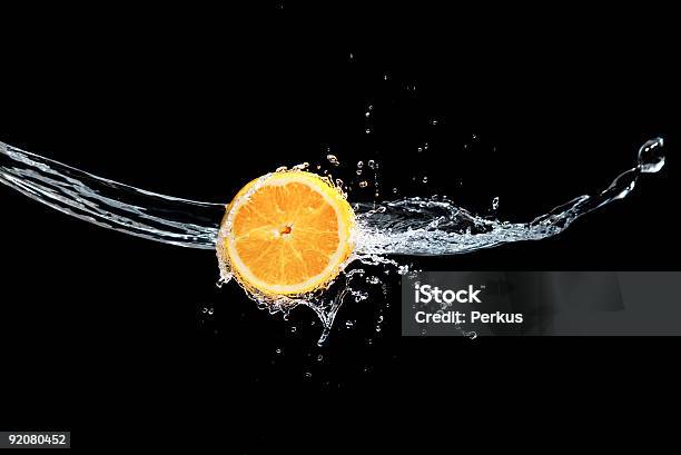Оранжевый И Воды Брызги — стоковые фотографии и другие картинки Вода - Вода, Фрукт, Апельсин