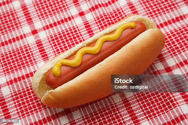 Hot Dog - Fotografie stock e altre immagini di Hot Dog - Hot Dog, Baseball, Calore - Concetto