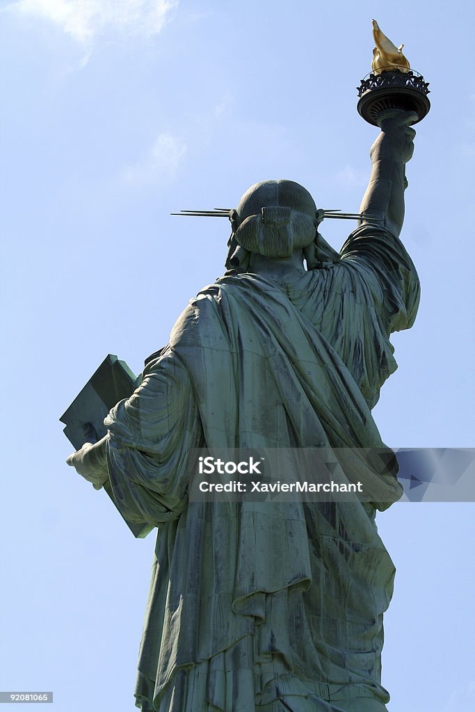 statue de la liberté dans le dos - Photo de Statue de la Liberté - New York City libre de droits