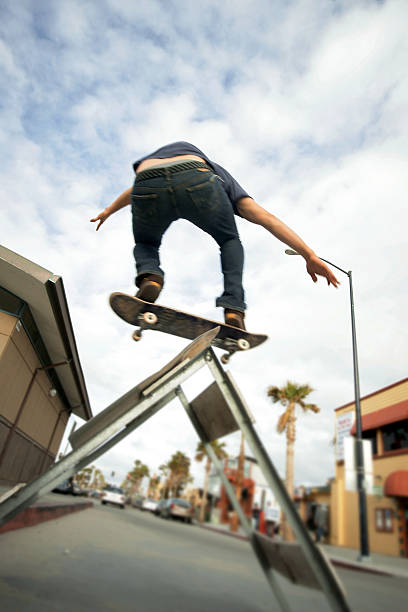 skater - men jumping mid air air pump zdjęcia i obrazy z banku zdjęć