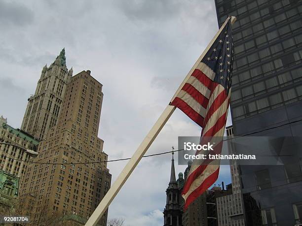 Bandera Estadounidense Del World Trade Center Foto de stock y más banco de imágenes de Aire libre - Aire libre, Arquitectura, Bandera