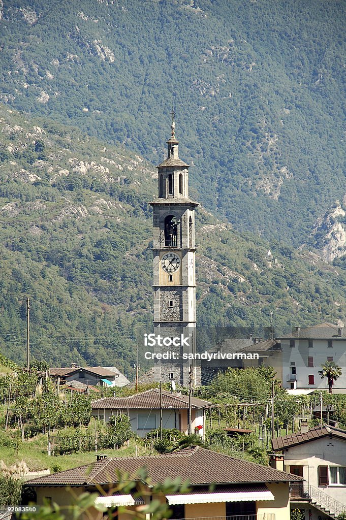 Tour d'église des Alpes - Photo de Image en couleur libre de droits