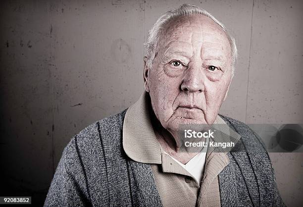 Hombre Anciano Foto de stock y más banco de imágenes de 80-89 años - 80-89 años, Adulto, Arrugado