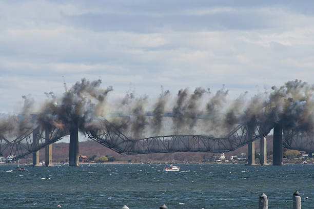 jamestown ponte demolição - imploding - fotografias e filmes do acervo