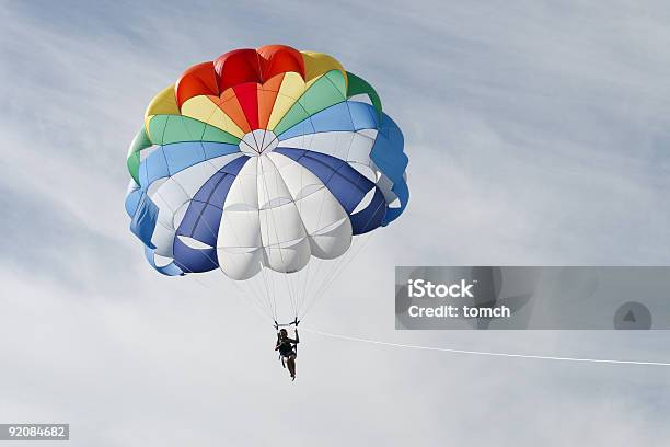 Parasegeln Am Sonnigen Tag Stockfoto und mehr Bilder von Fallschirmspringen - Fallschirmspringen, Fallschirm, Aktivitäten und Sport
