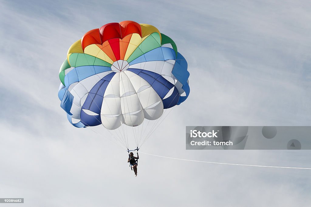 Paracaidismo en lancha sobre el día soleado - Foto de stock de Paracaidismo libre de derechos