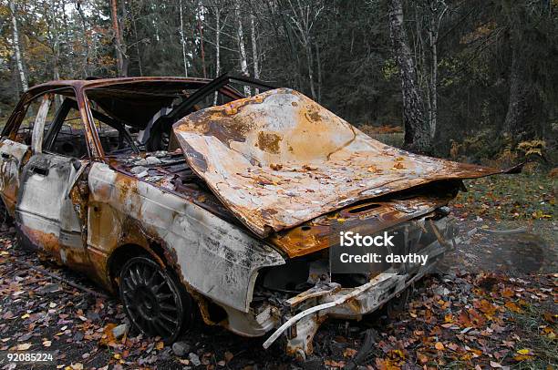 Acidente De Carro - Fotografias de stock e mais imagens de Abandonado - Abandonado, Acidente - Evento Relacionado com o Transporte, Acidente de Carro