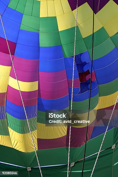 Globo Aerostático De Aire Caliente Foto de stock y más banco de imágenes de Color - Tipo de imagen - Color - Tipo de imagen, Fotografía - Imágenes, Globo aerostático