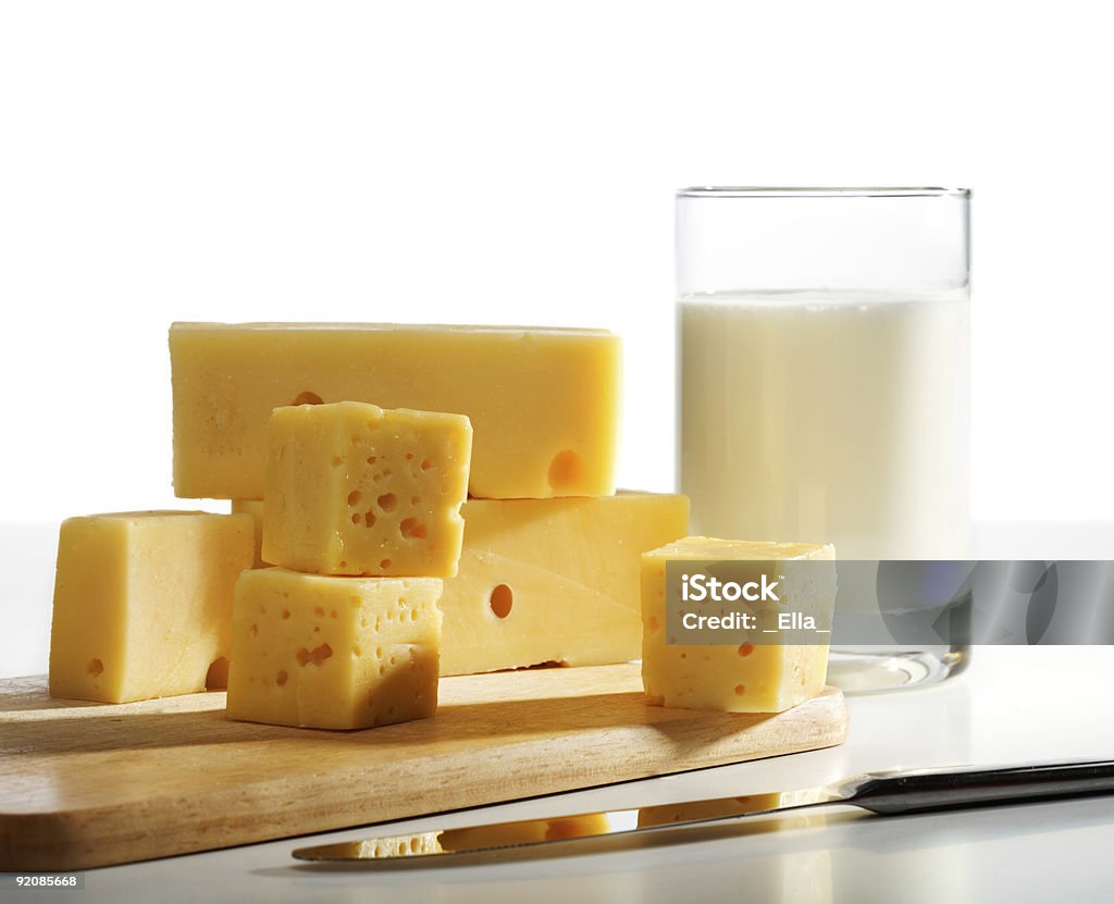 Изделия из стекла сыр и молоко - Стоковые фото Без людей роялти-фри