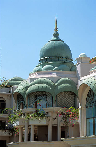 индийский дворец - bangalore leela palace india стоковые фото и изображения